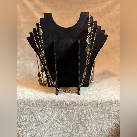 🩶💛Elegant Tritone Multilayer Leaf Necklace🩶💛/EUC - Picture 6 of 7